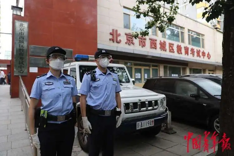 直击北京高考试卷押运：车辆装GPS定位 民警全程押送